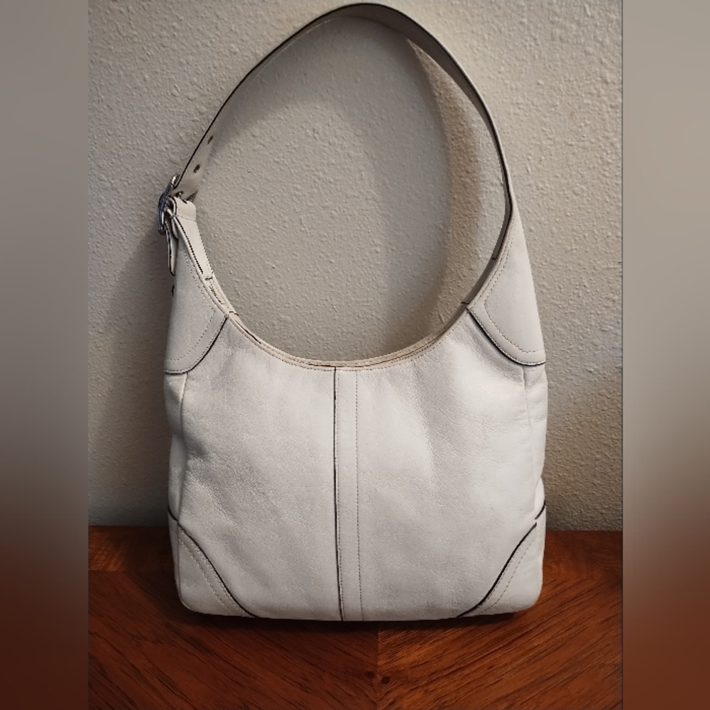 Elegant Ivory Coach Hobo Leather Shoulder Bag